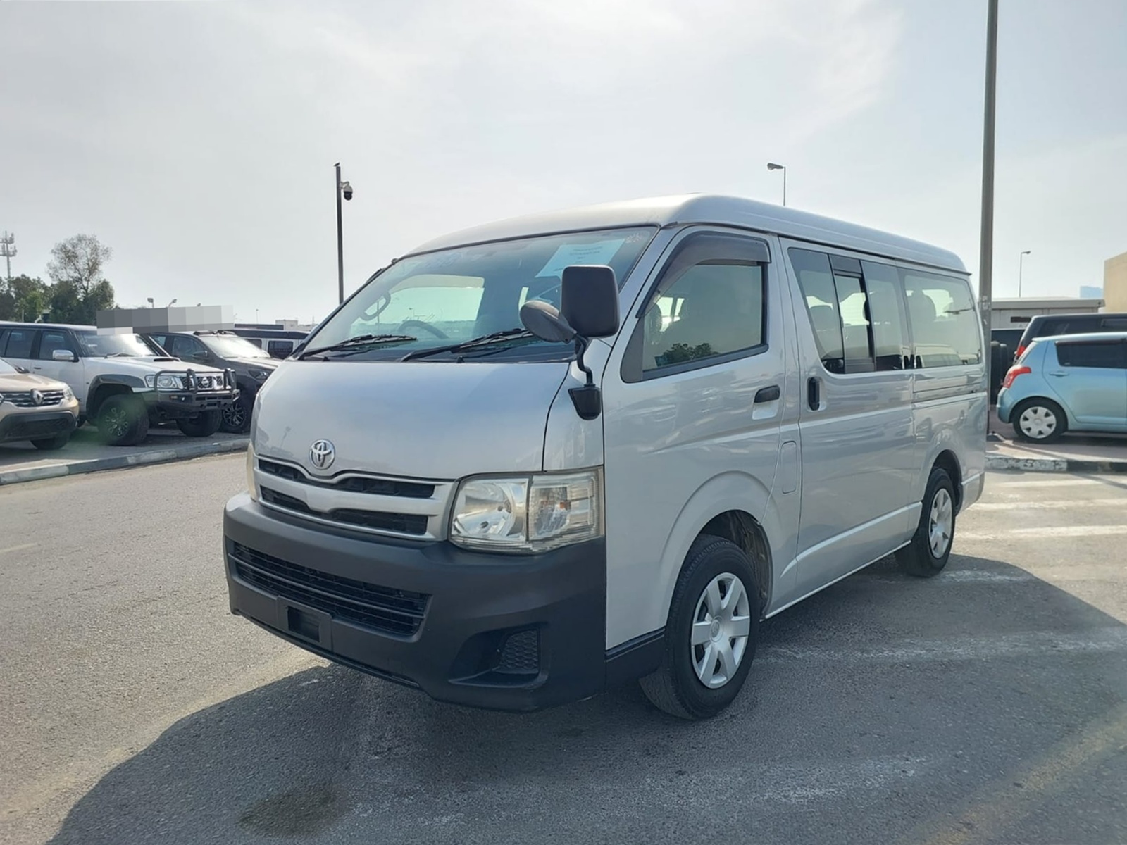 TOYOTA HIACE VAN
