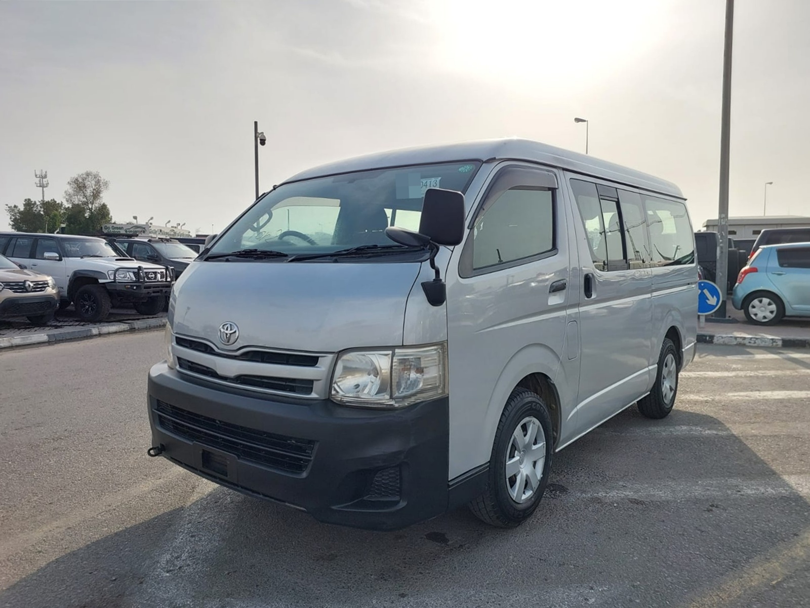 TOYOTA HIACE VAN