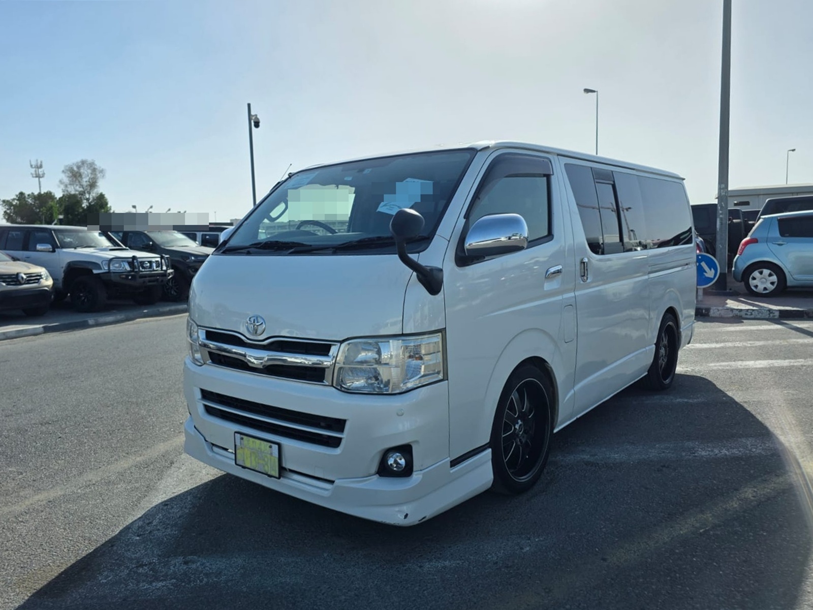 TOYOTA HIACE VAN
