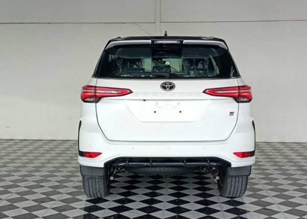 Toyota Fortuner - Image 2