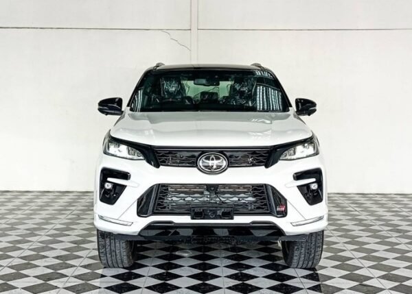 Toyota Fortuner - Image 3