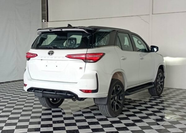 Toyota Fortuner - Image 10