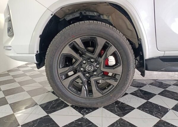 Toyota Fortuner - Image 11