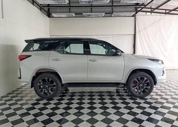 Toyota Fortuner - Image 12