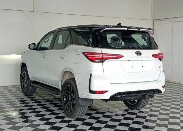 Toyota Fortuner - Image 15